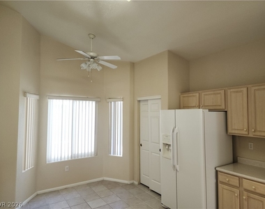 3917 Lazy Pine Street - Photo Thumbnail 11