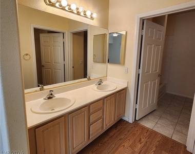 3917 Lazy Pine Street - Photo Thumbnail 17