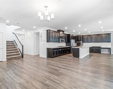 3135 Hazy Hills Avenue - Photo Thumbnail 4