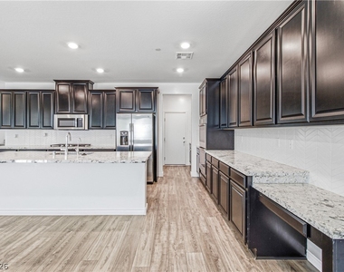 3135 Hazy Hills Avenue - Photo Thumbnail 8