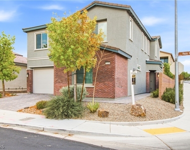 3135 Hazy Hills Avenue - Photo Thumbnail 2