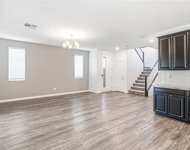 3135 Hazy Hills Avenue - Photo Thumbnail 10