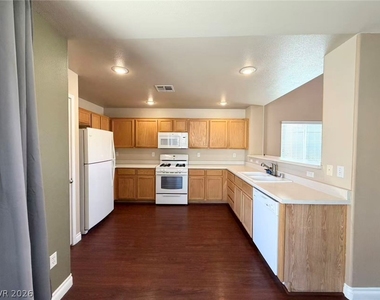 3925 Philomena Street - Photo Thumbnail 4