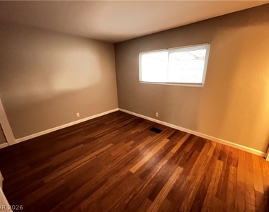 2301 E Brooks Avenue - Photo Thumbnail 11