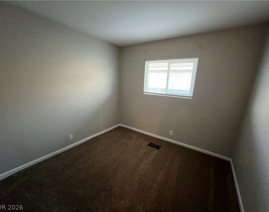 2301 E Brooks Avenue - Photo Thumbnail 15