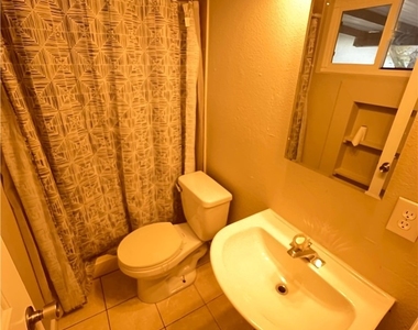 2301 E Brooks Avenue - Photo Thumbnail 9