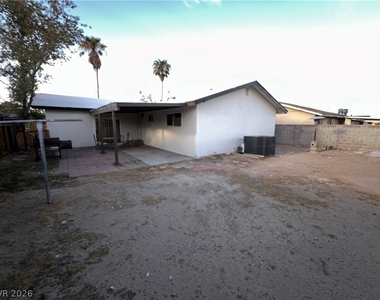 2301 E Brooks Avenue - Photo Thumbnail 16