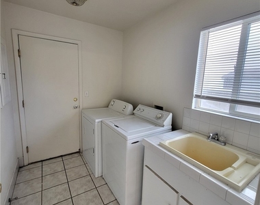 8475 Montana Stream Avenue - Photo Thumbnail 11