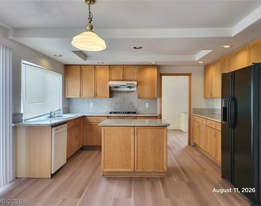 8475 Montana Stream Avenue - Photo Thumbnail 4