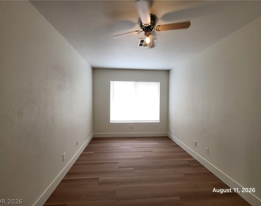 8475 Montana Stream Avenue - Photo Thumbnail 9