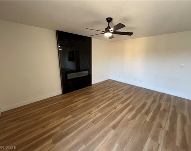 1534 Hialeah Drive - Photo Thumbnail 6
