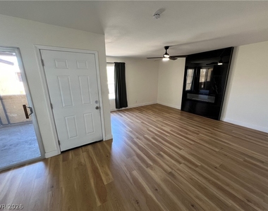 1534 Hialeah Drive - Photo Thumbnail 3