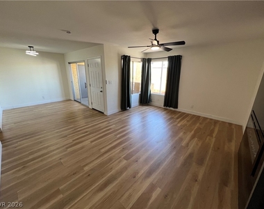1534 Hialeah Drive - Photo Thumbnail 5