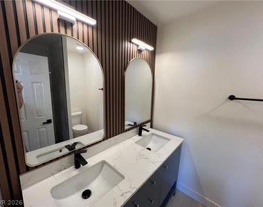 1534 Hialeah Drive - Photo Thumbnail 20