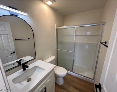 1534 Hialeah Drive - Photo Thumbnail 16