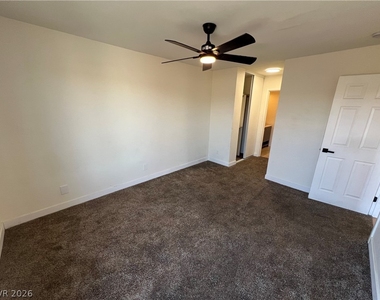 1534 Hialeah Drive - Photo Thumbnail 18