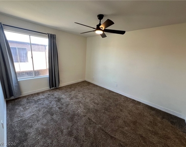 1534 Hialeah Drive - Photo Thumbnail 12