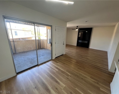 1534 Hialeah Drive - Photo Thumbnail 4