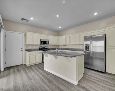 12052 Hathaway Pines Lane - Photo Thumbnail 16