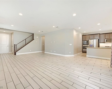 164 Pace Avenue - Photo Thumbnail 6