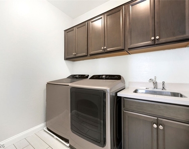 164 Pace Avenue - Photo Thumbnail 17