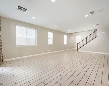 164 Pace Avenue - Photo Thumbnail 5
