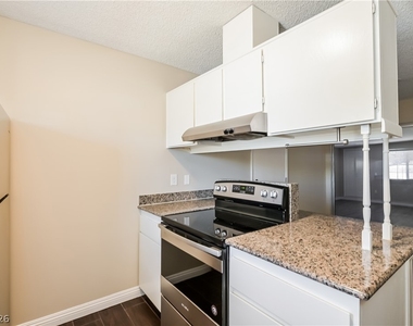 422 Chateau Drive - Photo Thumbnail 1