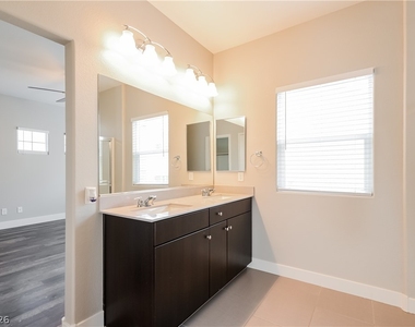 422 Chateau Drive - Photo Thumbnail 13