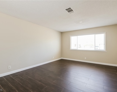 422 Chateau Drive - Photo Thumbnail 4