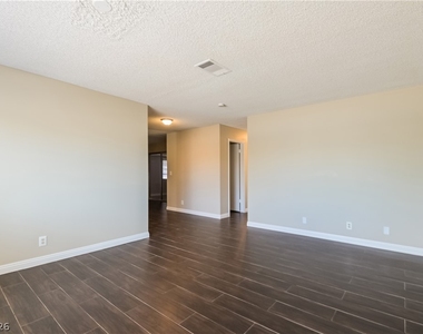 422 Chateau Drive - Photo Thumbnail 3