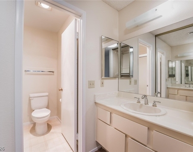 4736 Nara Vista Way - Photo Thumbnail 17