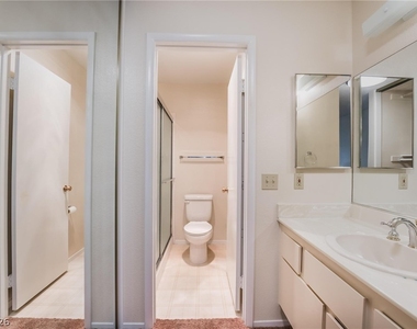 4736 Nara Vista Way - Photo Thumbnail 16