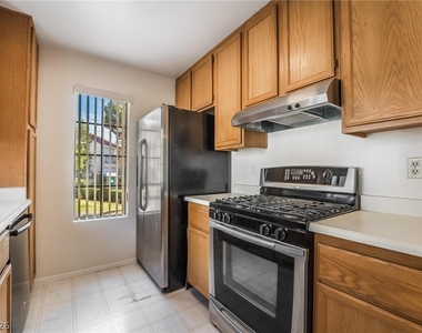4736 Nara Vista Way - Photo Thumbnail 10