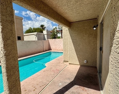 8621 Lyla Rae Circle - Photo Thumbnail 38