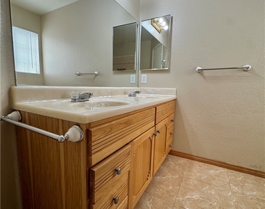 8621 Lyla Rae Circle - Photo Thumbnail 18