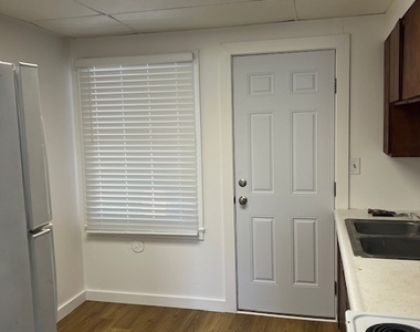 616 B Avenue - Photo Thumbnail 4