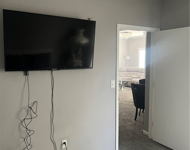 7255 W Sunset Road - Photo Thumbnail 14