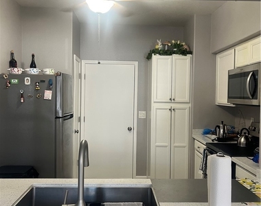 7255 W Sunset Road - Photo Thumbnail 3
