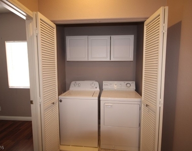 947 Whispering Grove Avenue - Photo Thumbnail 24