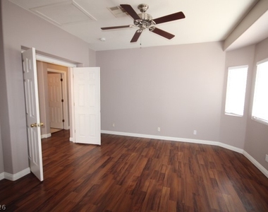 947 Whispering Grove Avenue - Photo Thumbnail 29