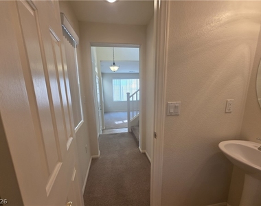 8660 Diamond Sand Avenue - Photo Thumbnail 15
