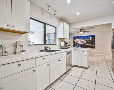 1505 Hialeah Drive - Photo Thumbnail 3