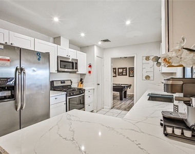 1505 Hialeah Drive - Photo Thumbnail 1