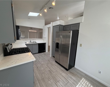 5905 Silver Heights Street - Photo Thumbnail 4