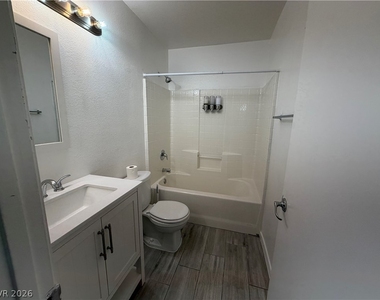 5905 Silver Heights Street - Photo Thumbnail 12