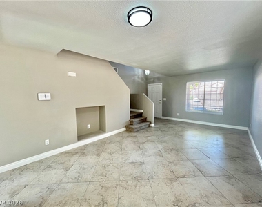 9924 Clover Field Court - Photo Thumbnail 4