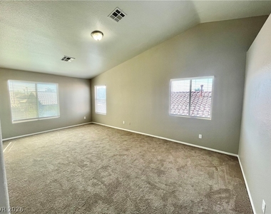 9924 Clover Field Court - Photo Thumbnail 12