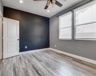 5525 Mesquite Creek Street - Photo Thumbnail 30