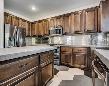 5525 Mesquite Creek Street - Photo Thumbnail 23