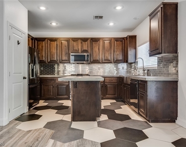 5525 Mesquite Creek Street - Photo Thumbnail 21